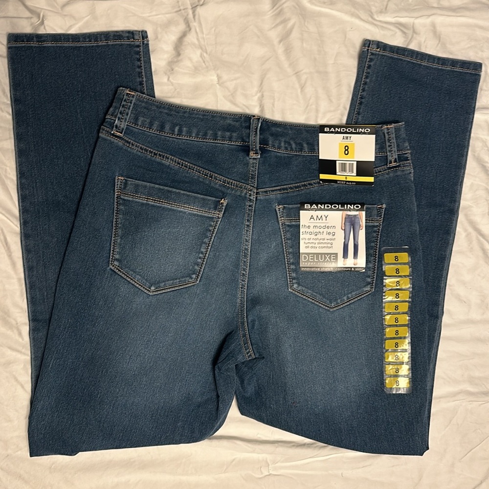 NWT! Women’s Bandolino AMY modern straight leg jeans,  Size 8 - Picture 3 of 4